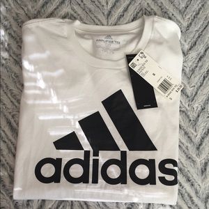 NWOT Women’s Adidas T shirt 👚